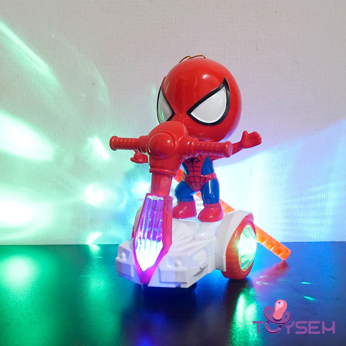 Đèn trung thu người nhện lái xe scooter có đèn và nhạc xoay 360 độ